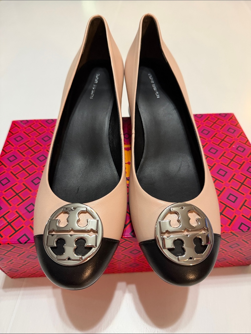 Tory Burch Chelsea Cap-Toe Leather Pumps Rose Silk and Black size 9 NWT